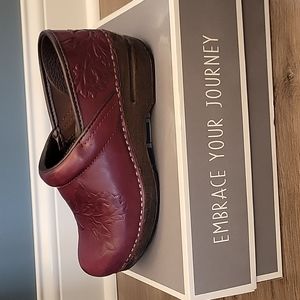 Dansko Embossed Pro 38 Wine